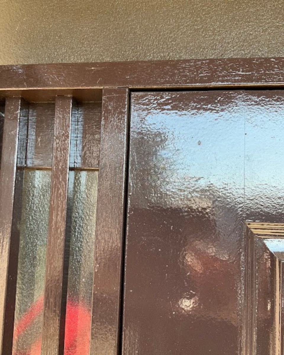 粕谷の【玄関ドアリフォーム事例】10万円台で交換可能！コストを抑えて快適な玄関への施工前の写真2