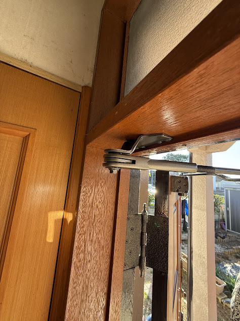 粕谷の【玄関ドアリフォーム事例】10万円台で交換可能！コストを抑えて快適な玄関への施工前の写真3