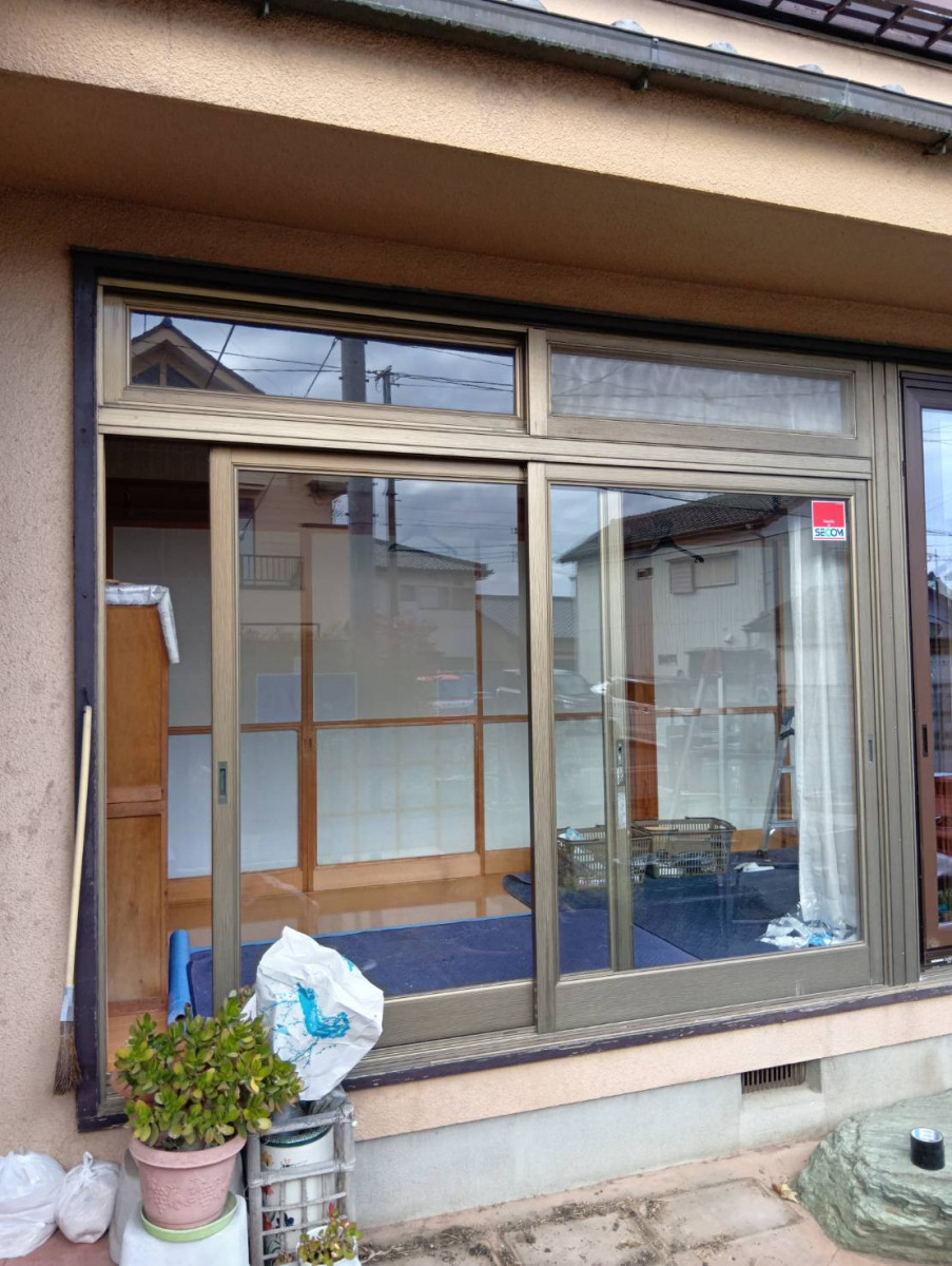 粕谷の【外窓交換】重くて開かないサッシを4枚建て引違いにして開閉ラクラクに！の施工前の写真1