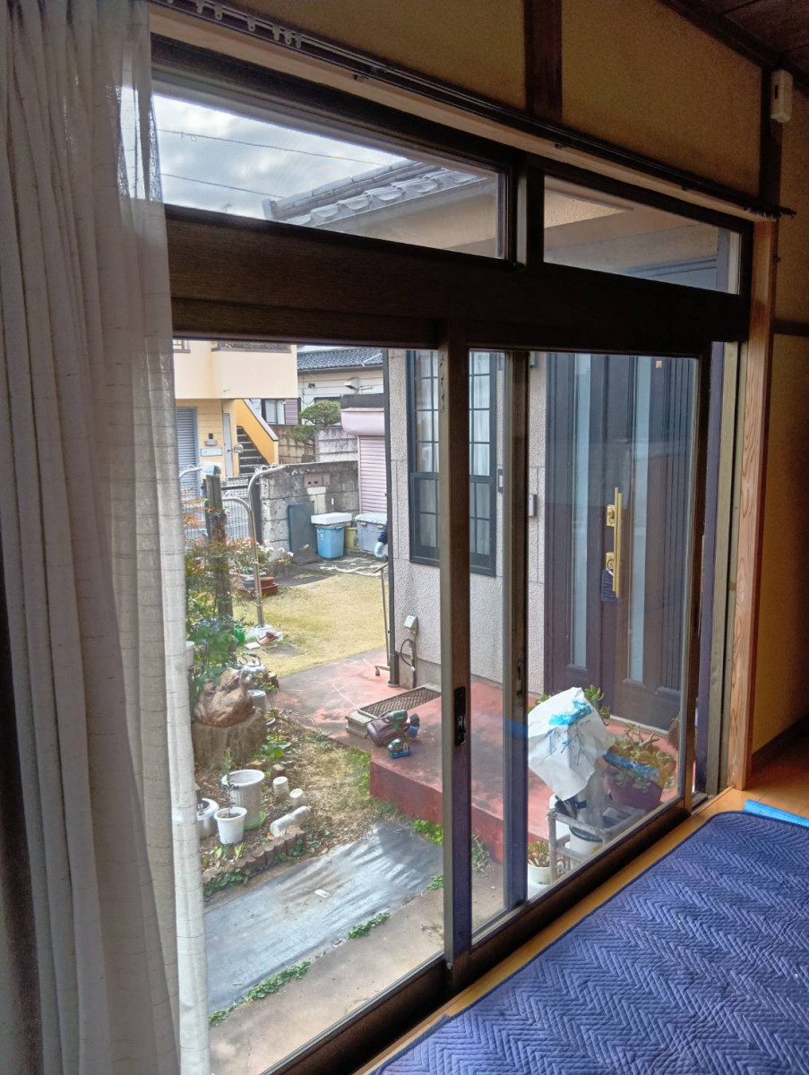 粕谷の【外窓交換】重くて開かないサッシを4枚建て引違いにして開閉ラクラクに！の施工前の写真2