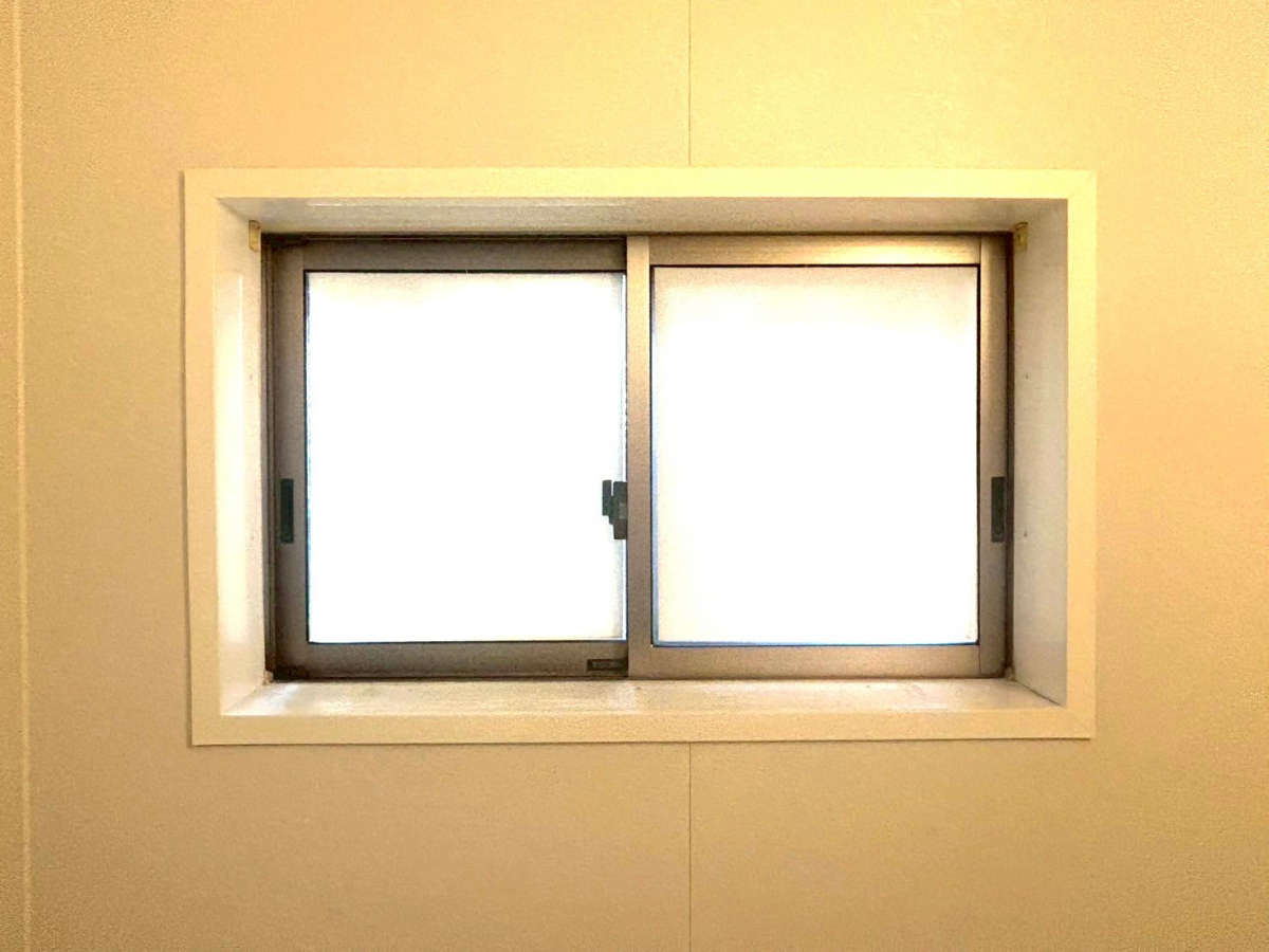 肥後トーヨー住器の熊本市 A様邸 内窓取付の施工前の写真1