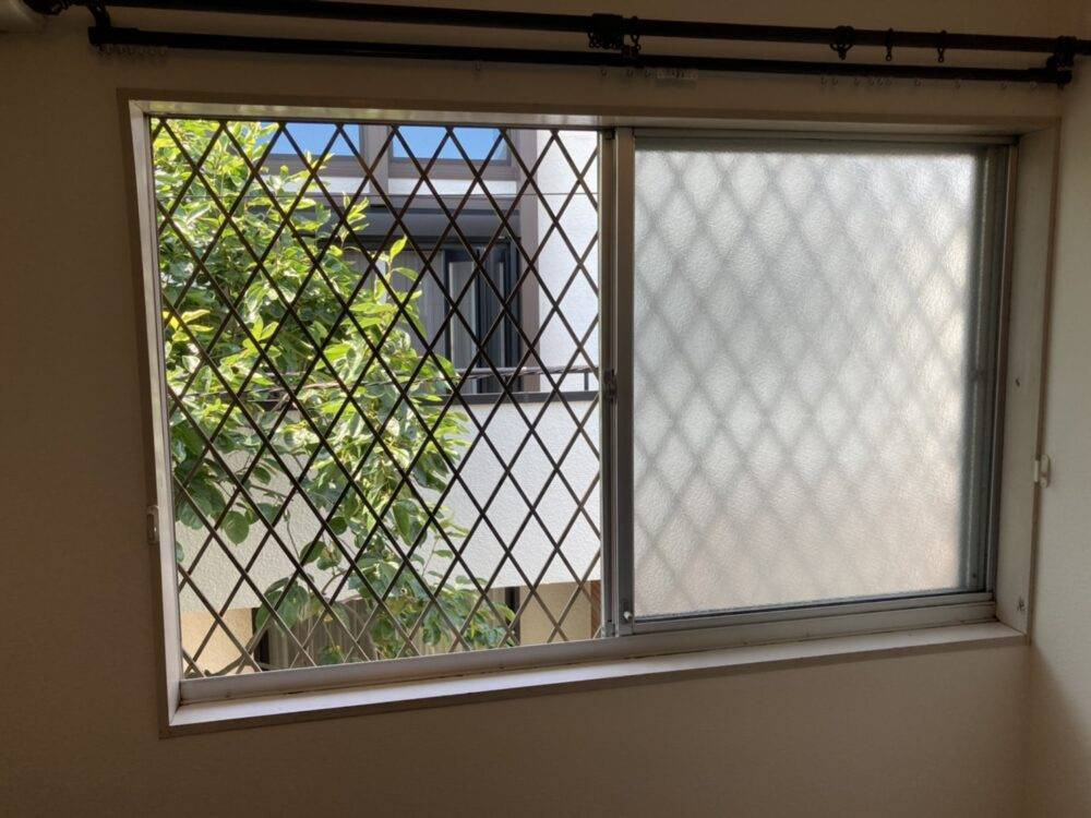 ケイワンリフォームの経年劣化した窓をカバー工法でリフォーム♪の施工前の写真1