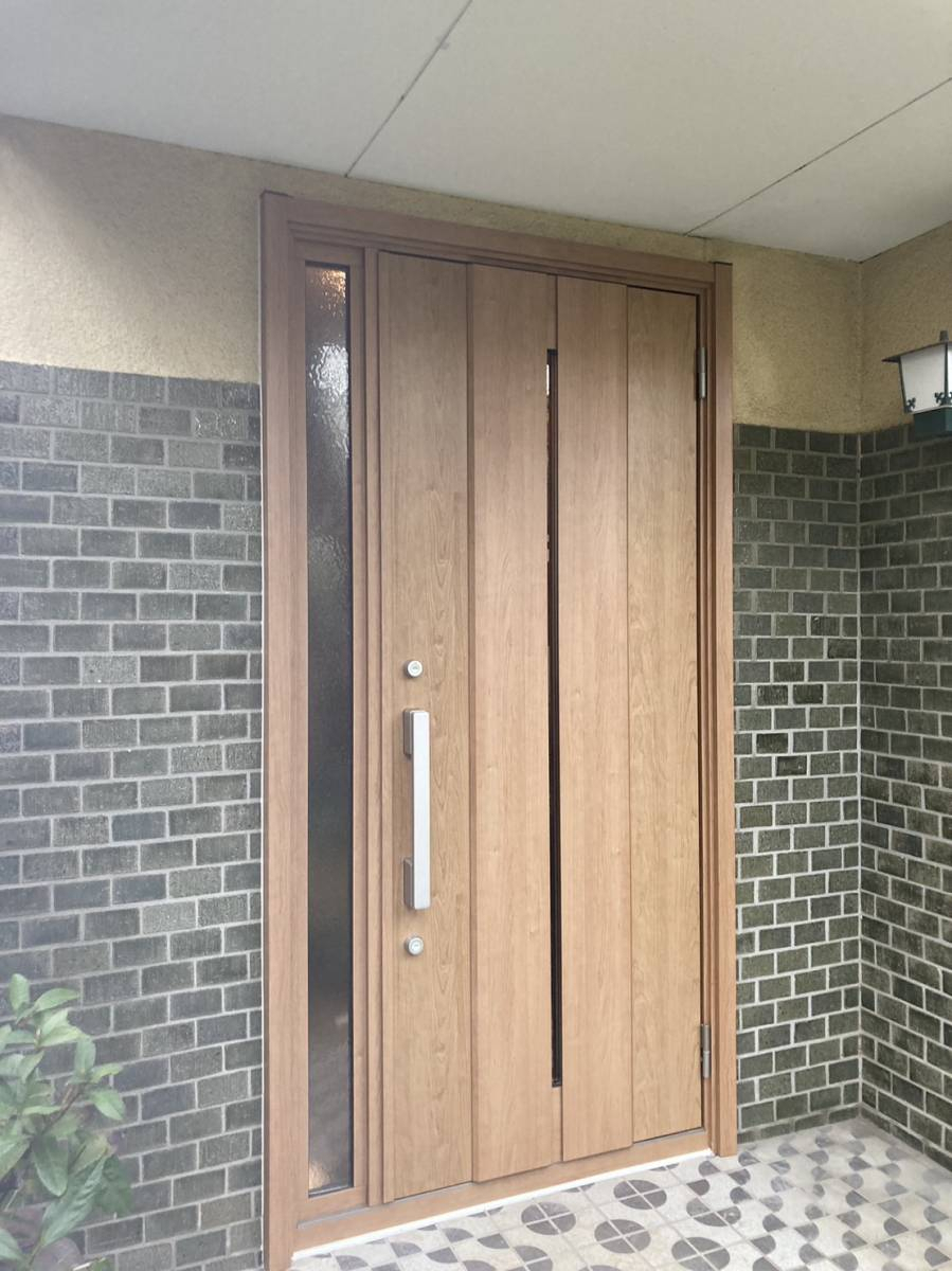 ケイワンリフォームの玄関ドアー取替工事　リシェントの施工後の写真1