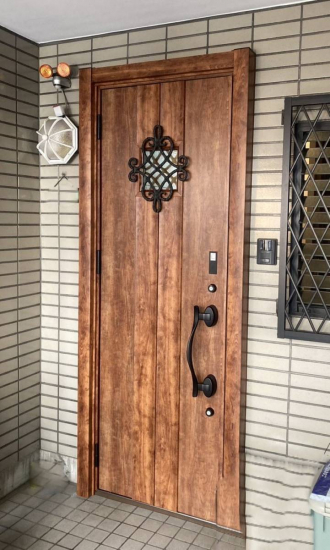 ケイワンリフォームのリシェント玄関ドアを取り付けました。施工事例写真1