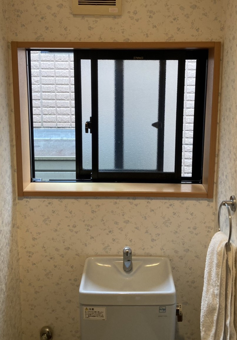 ケイワン・マドのトイレにも「内窓」を設置して、快適さと安心をプラスしませんか?の施工前の写真1