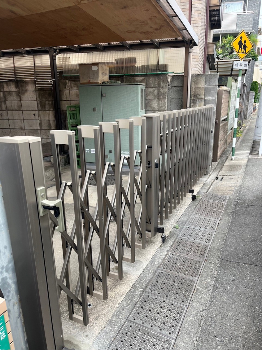 ケイワン・マドの【大田区】伸縮門扉の交換で安全&便利に!の施工後の写真1