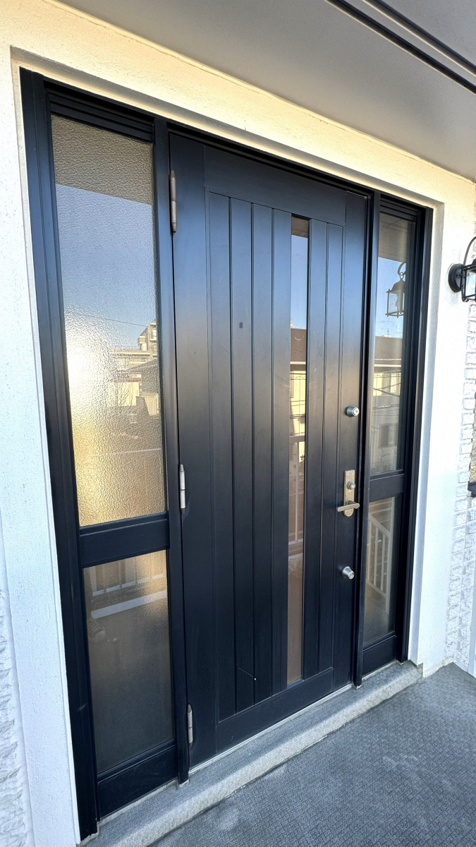 ケイワン・マドのたった1日で、明るく安心な玄関へ。玄関ドアリフォーム✨の施工前の写真1