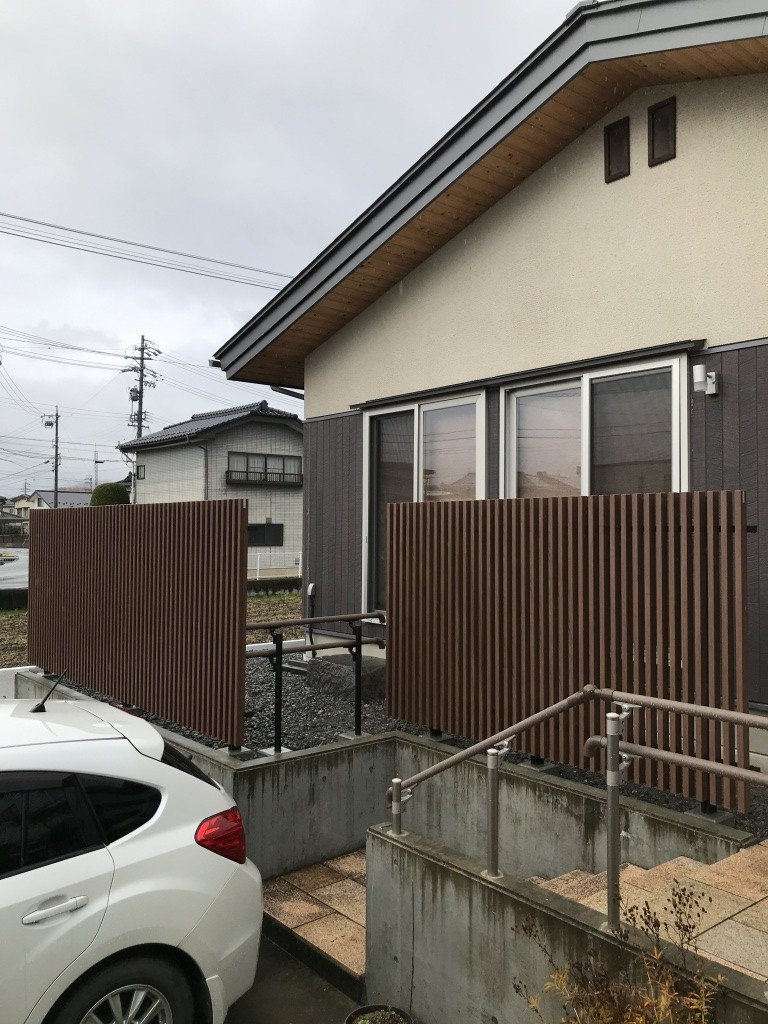 NCCトーヨー住器 伊那店の伊那市:フェンスと手すりの組み合わせで使い勝手のよい外構空間の施工後の写真1