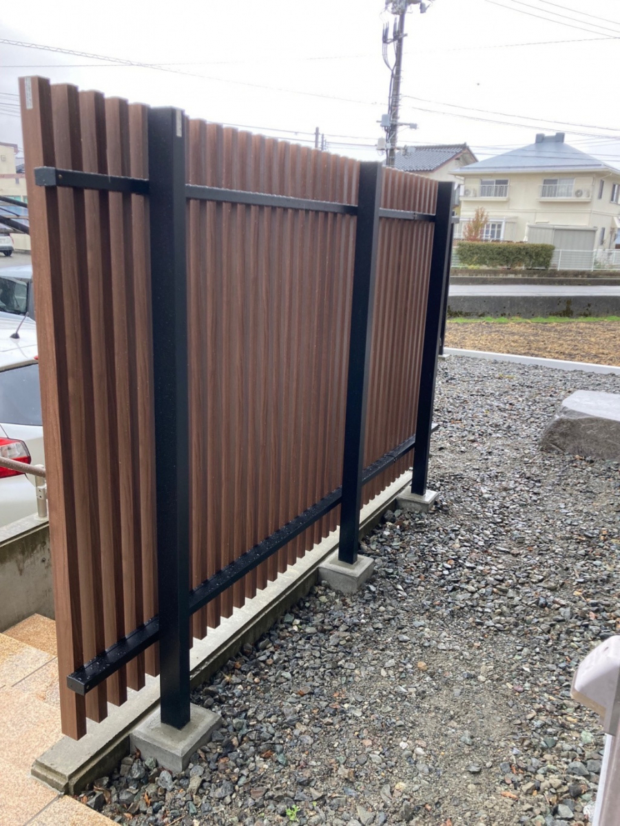 NCCトーヨー住器 伊那店の伊那市:フェンスと手すりの組み合わせで使い勝手のよい外構空間の施工後の写真2