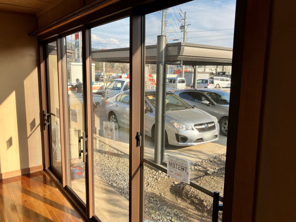 NCCトーヨー住器 伊那店の単板ガラスのサッシから、リプラスペアガラスのサッシに取替える工事を行いましたの施工後の写真2