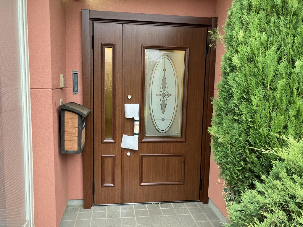 NCCトーヨー住器 伊那店の木製の古くなったドアをリシェントでワンデイリフォームしましたの施工後の写真1