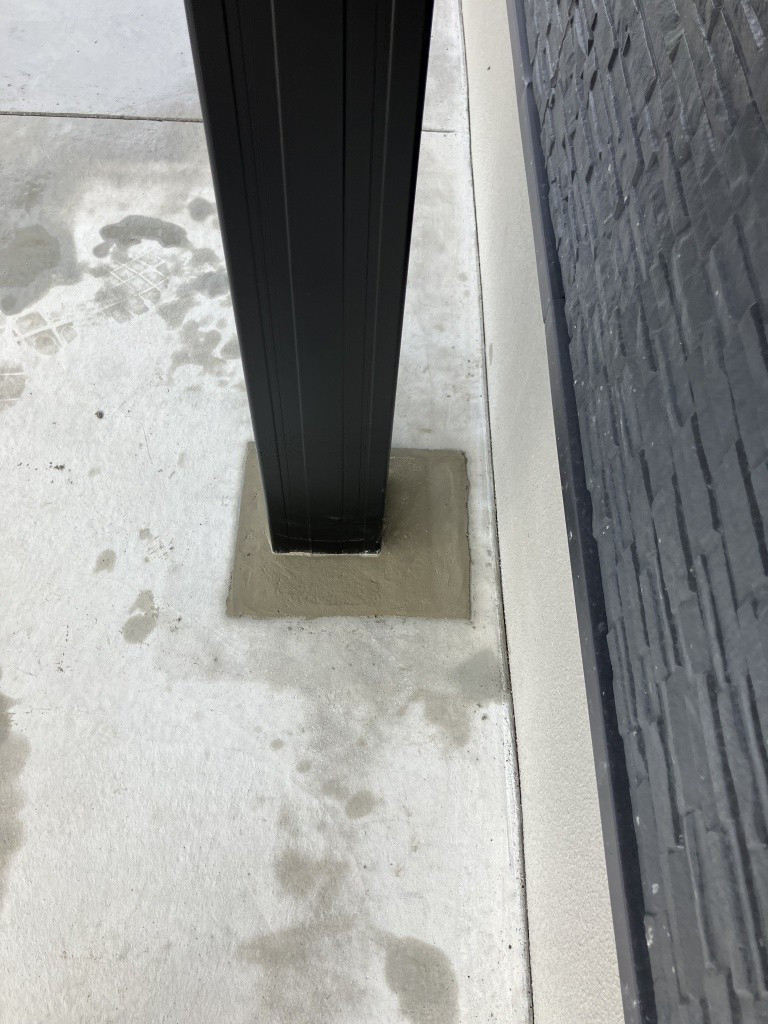 NCCトーヨー住器 伊那店の駐車スペース用のコンクリート土間に、連棟４台用の大きなカーポートを設置しましたの施工前の写真2