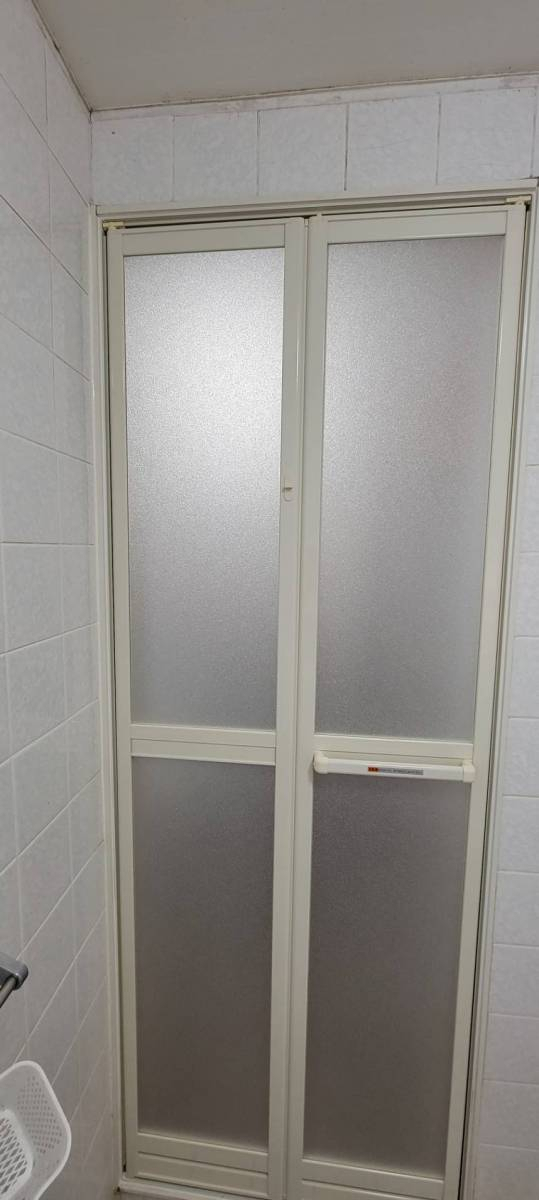 山口西京トーヨー住器の浴室ドアをカンタンリフォームの施工後の写真2