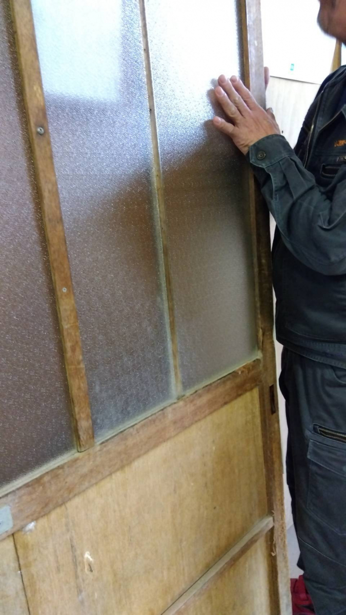 山口西京トーヨー住器 長門のガラス割れ替え工事の施工後の写真1