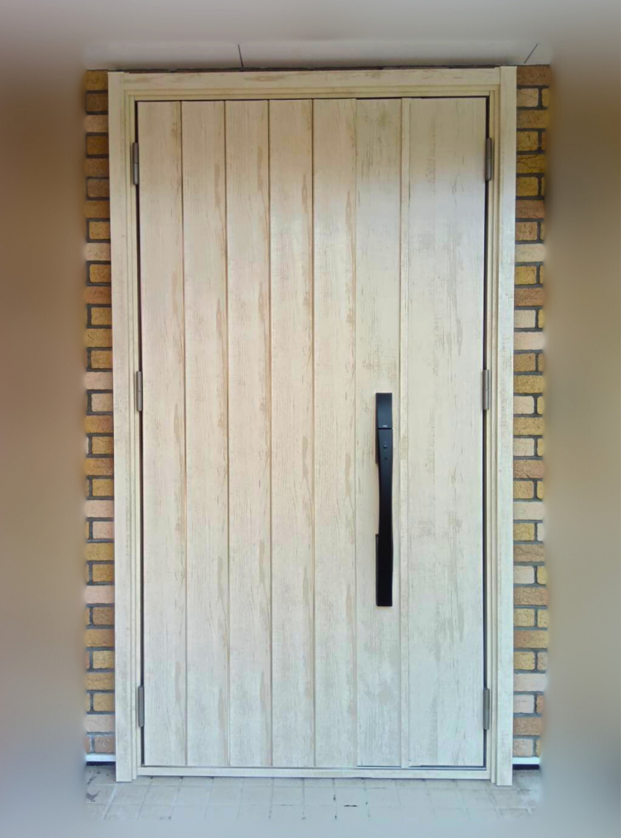 山口西京トーヨー住器 長門の玄関ドアリフォーム リシェント カバー工法の施工後の写真1