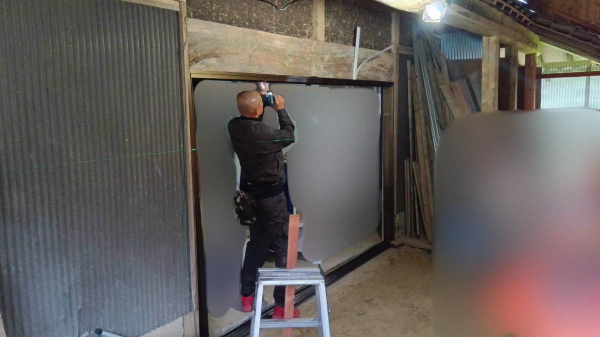 山口西京トーヨー住器 長門の店舗引戸　交換工事の施工前の写真3