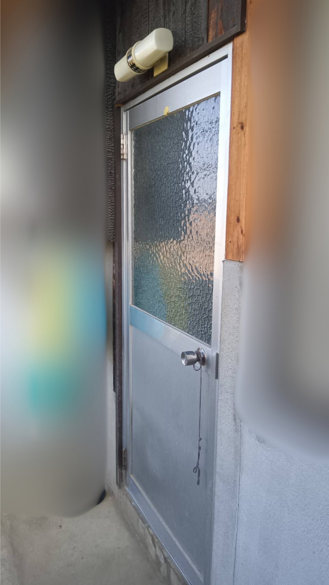 山口西京トーヨー住器 長門の勝手口リフォーム　リシェント　カバー工法の施工前の写真1