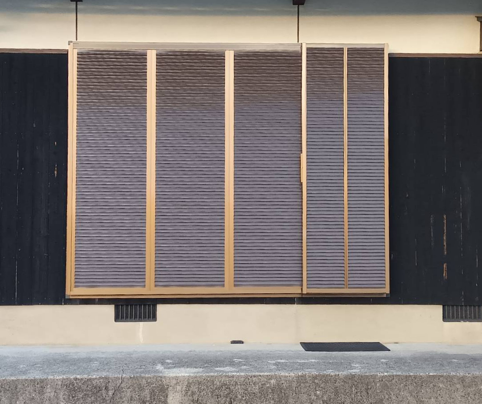 山口西京トーヨー住器 長門の窓まわりリフォーム　雨戸取付工事の施工後の写真2