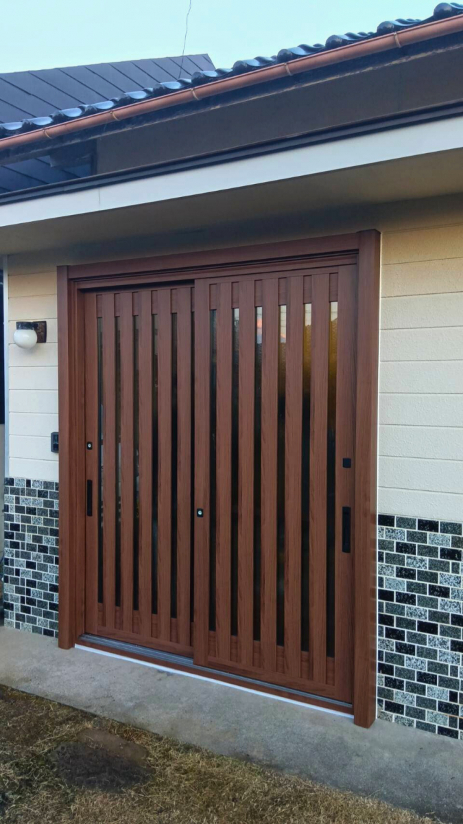 山口西京トーヨー住器 長門の玄関引戸リフォーム　リシェント　カバー工法の施工後の写真1