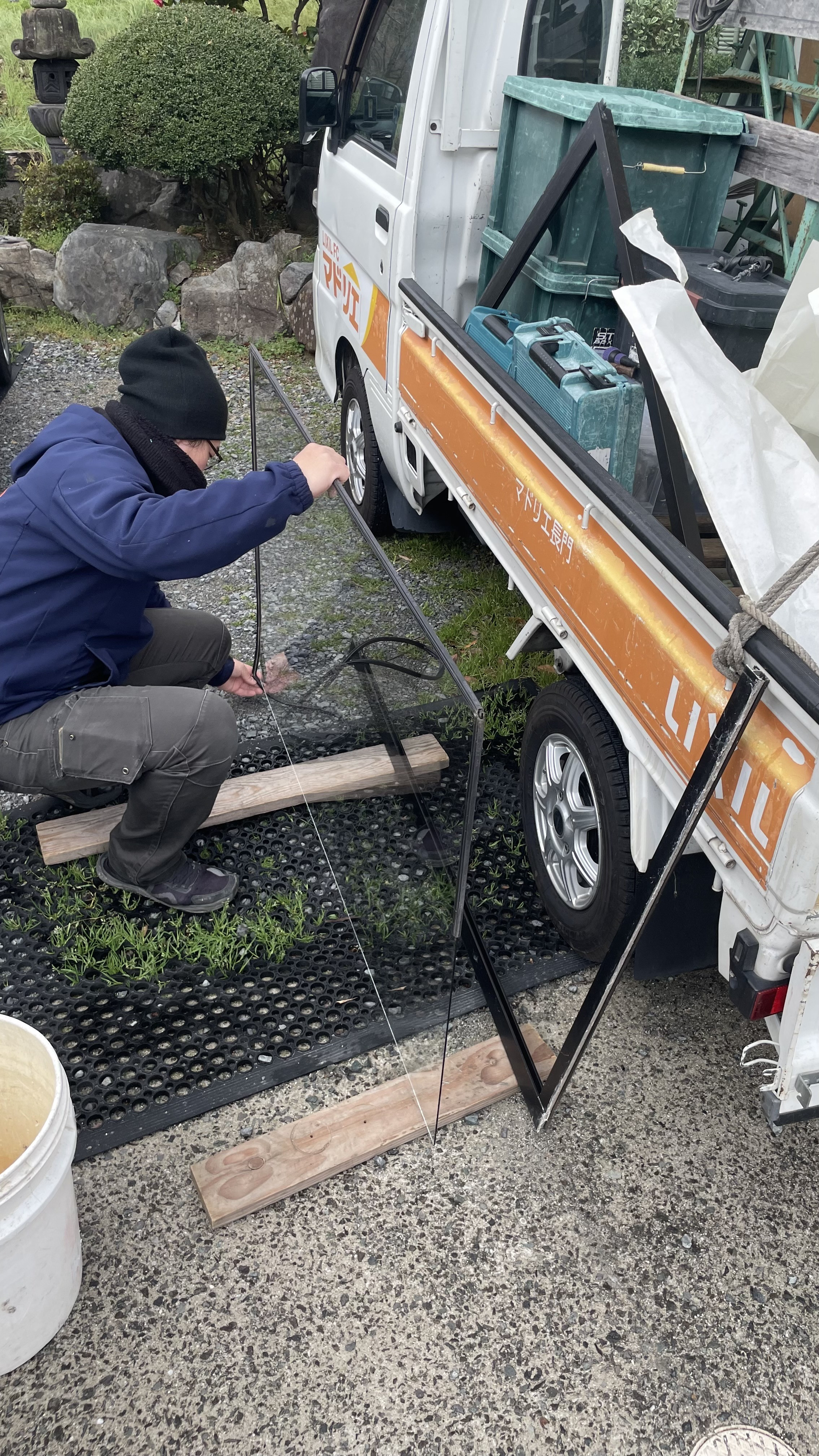 山口西京トーヨー住器 長門のガラス交換工事の施工前の写真2