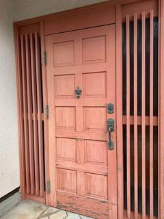 山口西京トーヨー住器の玄関リフォーム リシェント カバー工法 玄関ドア 取換え工事の施工前の写真1