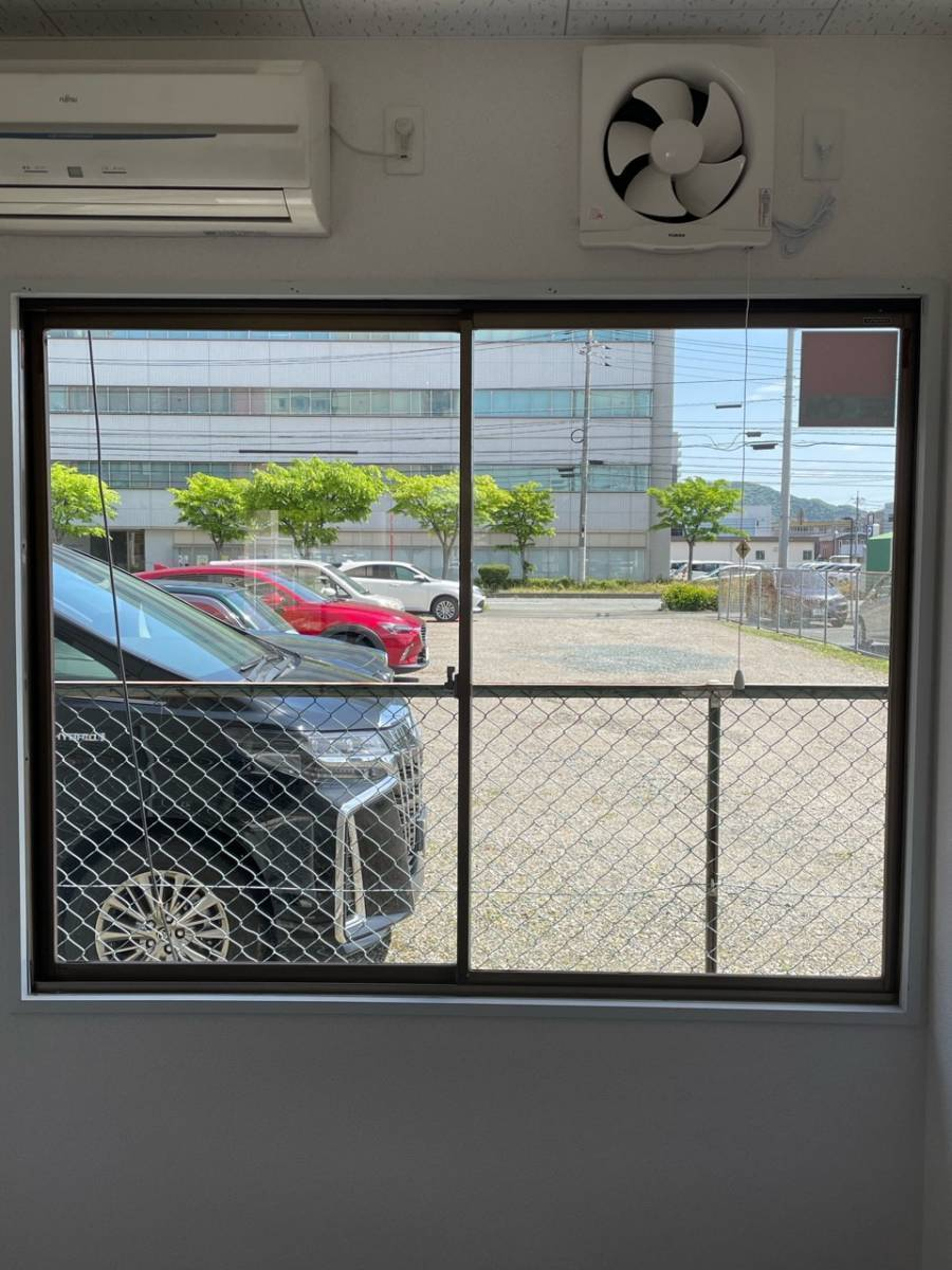 山口西京トーヨー住器の窓リフォーム インプラス 内窓設置の施工前の写真2