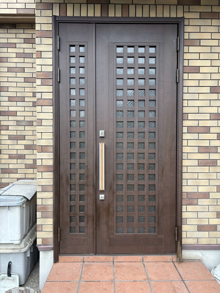 リフォームきたむらの兵庫県尼崎市N様邸｜「ただいま」が気持ちいい玄関ドアリフォームの施工前の写真1