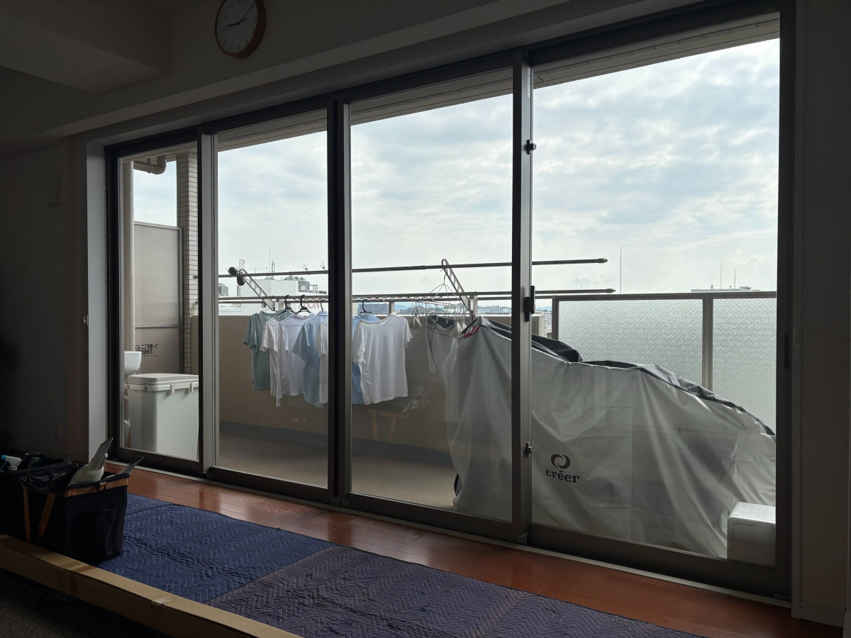 リフォームきたむらの大阪府吹田市N様邸｜気になる視線を内窓でブロック！カーテン要らずの内窓リフォームの施工前の写真1