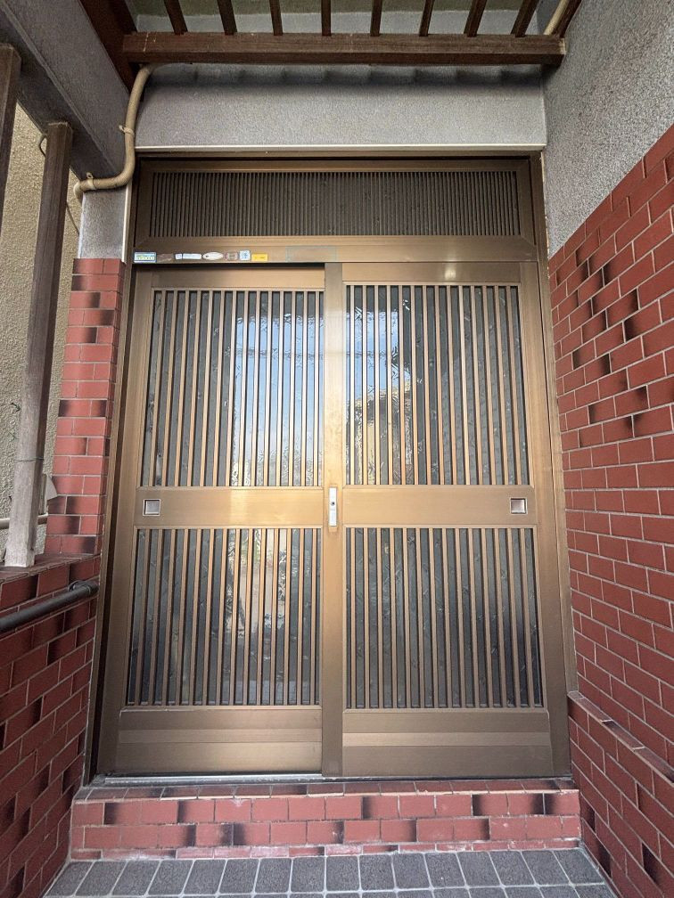 リフォームきたむらの大阪府堺市I様邸｜玄関引戸から実用的な玄関ドアリフォームの施工前の写真1
