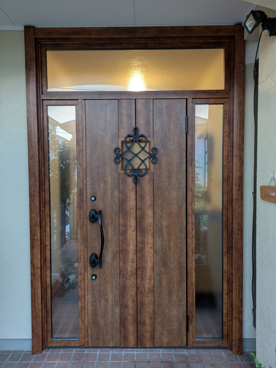 リフォームきたむらの兵庫県川辺郡猪名川町S様邸｜お家の顔がいつも暖かい玄関ドアリフォームの施工後の写真1