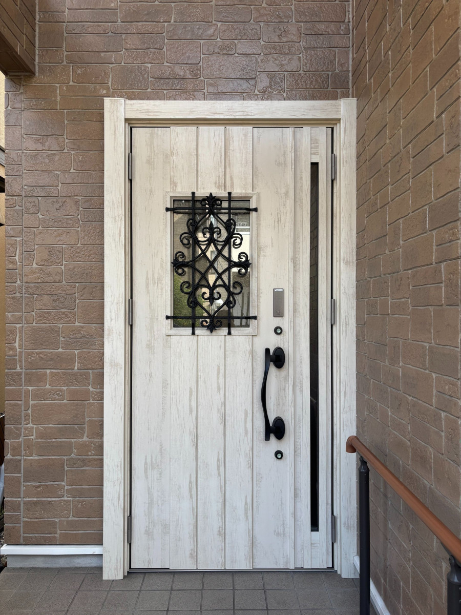 リフォームきたむらの兵庫県川西市Y様邸｜玄関ドアリフォームで防犯強化！オートロックで防犯＆閉め忘れ対策の施工後の写真1