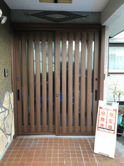 米田トーヨー住器の玄関取替え　施工事例写真1