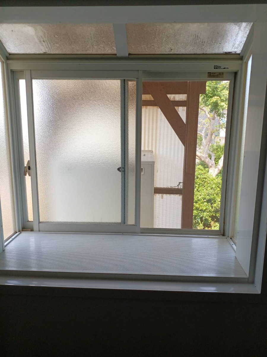 米田トーヨー住器の【内窓】寒さ・結露・視線対策を一気に解決!補助金でお得にあたたかリフォーム。【補助金締切迫る】の施工前の写真2