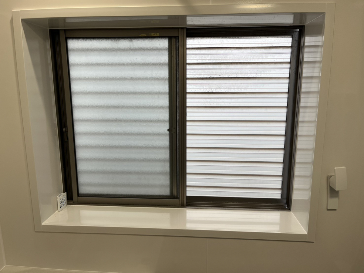 米田トーヨー住器の【内窓】窓からの冷気シャットダウン！インプラス浴室仕様であたたかリフォーム。の施工前の写真1