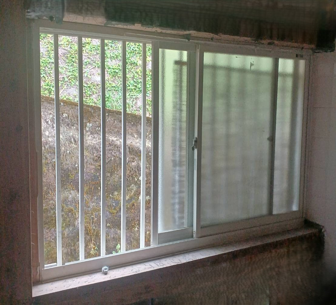 米田トーヨー住器の【リフォーム取替窓】LIXILリプラスで断熱＆防音！1日で完了,窓リフォームの施工前の写真2