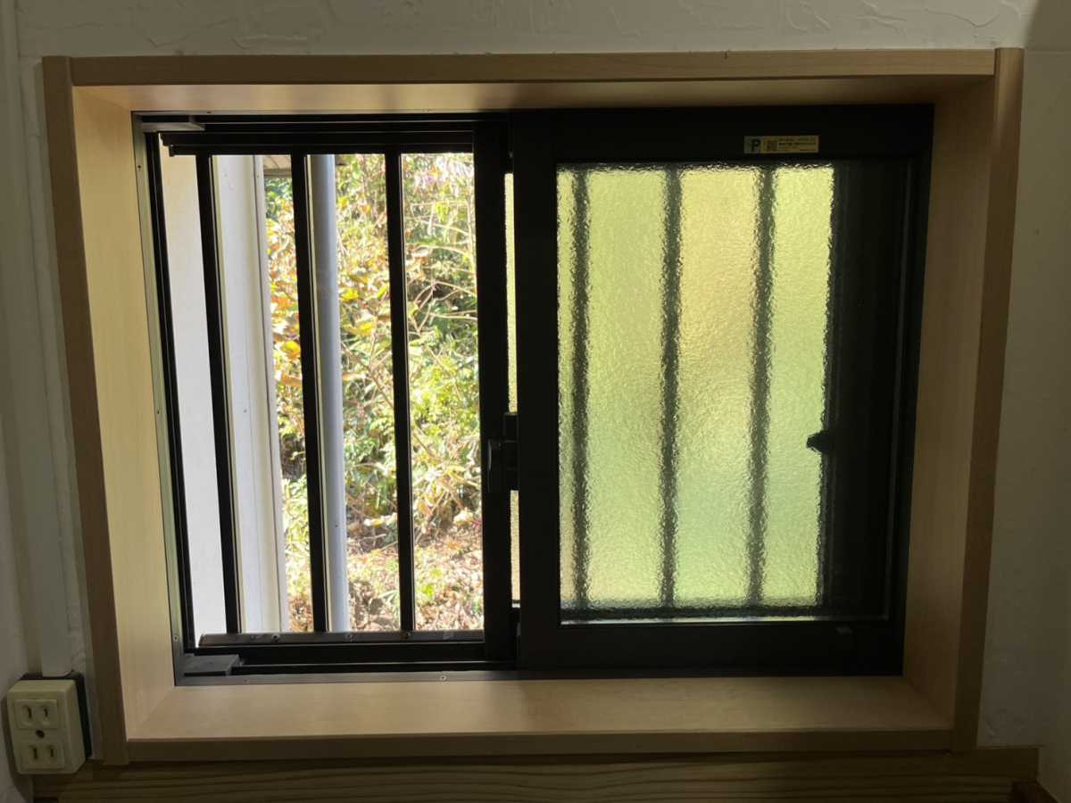 米田トーヨー住器の【内窓】寒さ・結露・視線対策を一気に解決！補助金でお得にあたたかリフォーム。の施工前の写真2