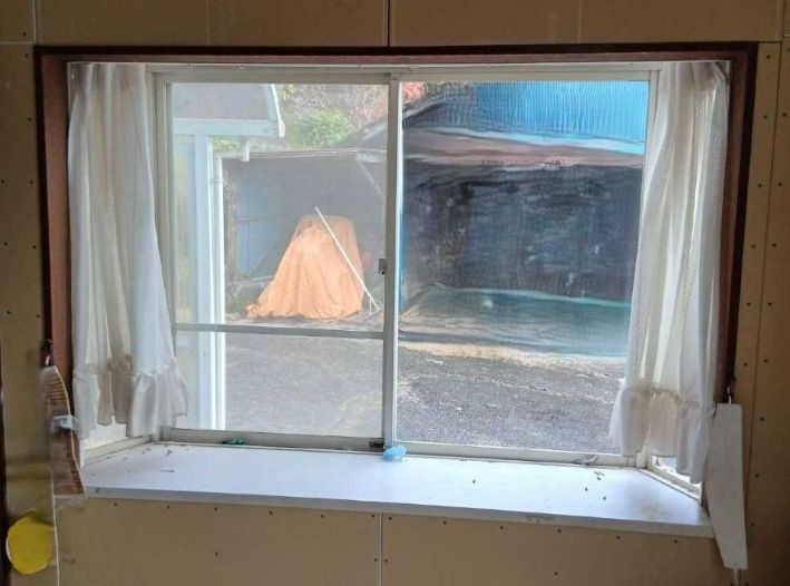 米田トーヨー住器の【内窓】寒さ・結露・視線対策を一気に解決！補助金でお得にあたたかリフォーム。の施工前の写真1