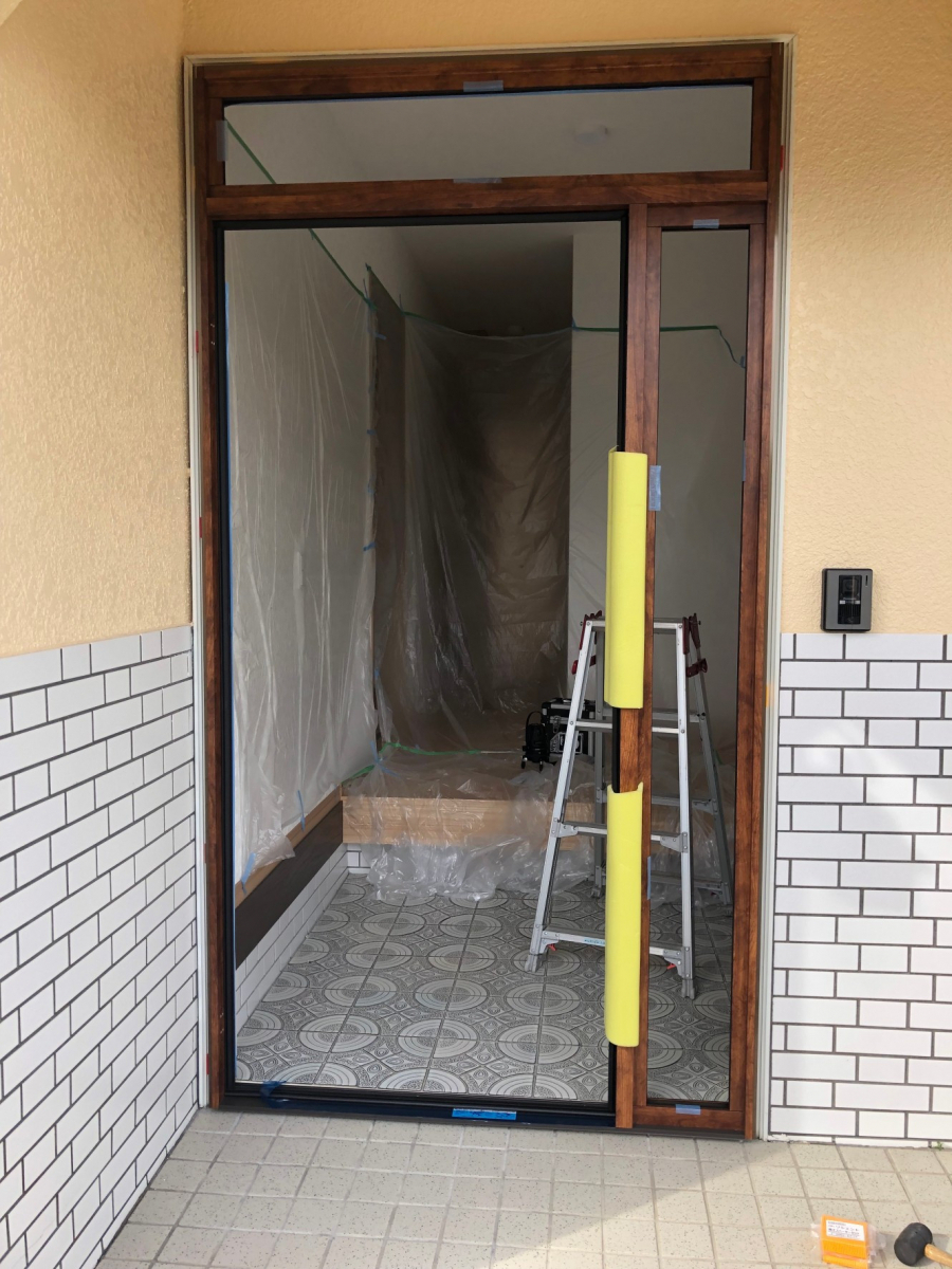 米田トーヨー住器の【玄関ドア】我が家の顔もたった1日で新品に【リフォーム】の施工後の写真1