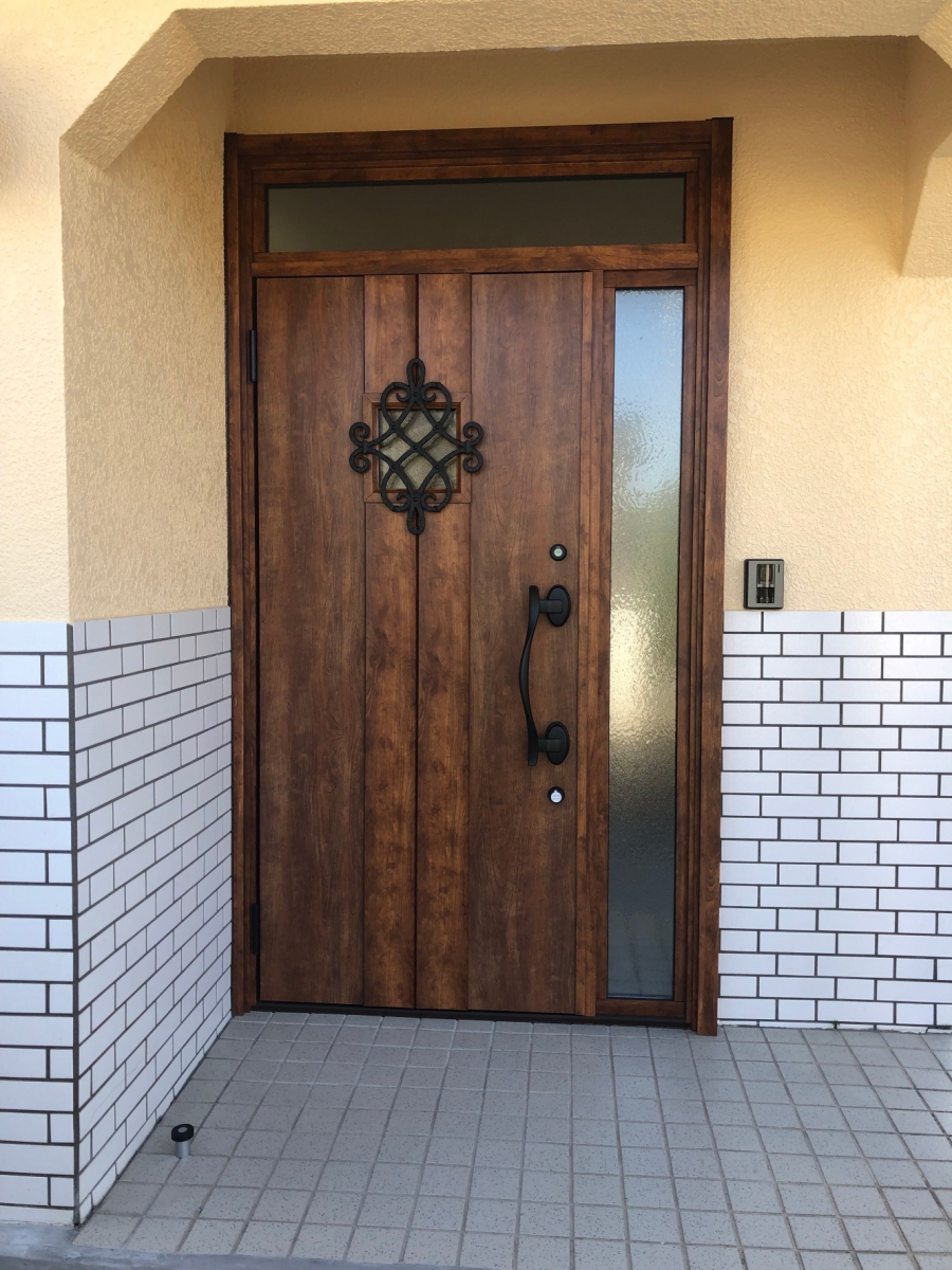 米田トーヨー住器の【玄関ドア】我が家の顔もたった1日で新品に【リフォーム】の施工後の写真2