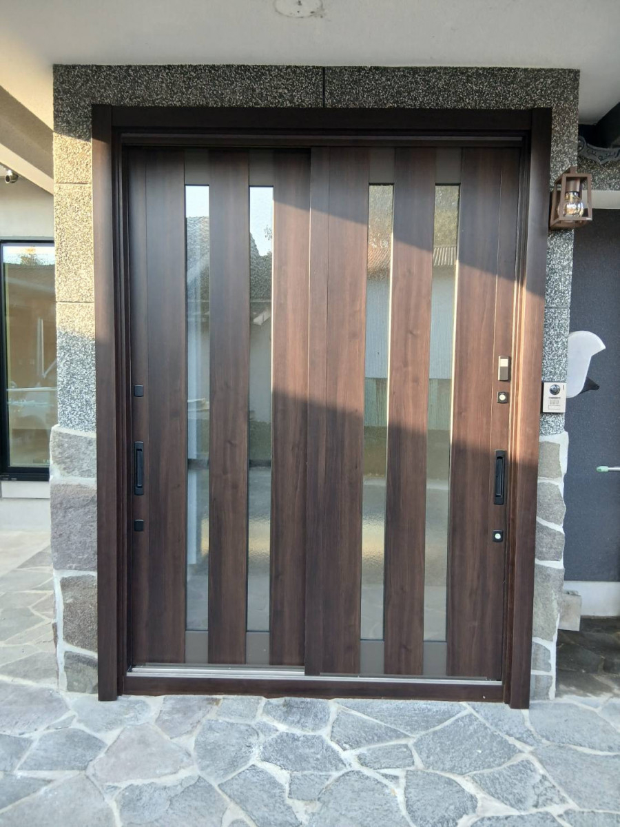 米田トーヨー住器の【リシェント玄関引戸】リシェント玄関引戸で快適な玄関へ一新！の施工後の写真1