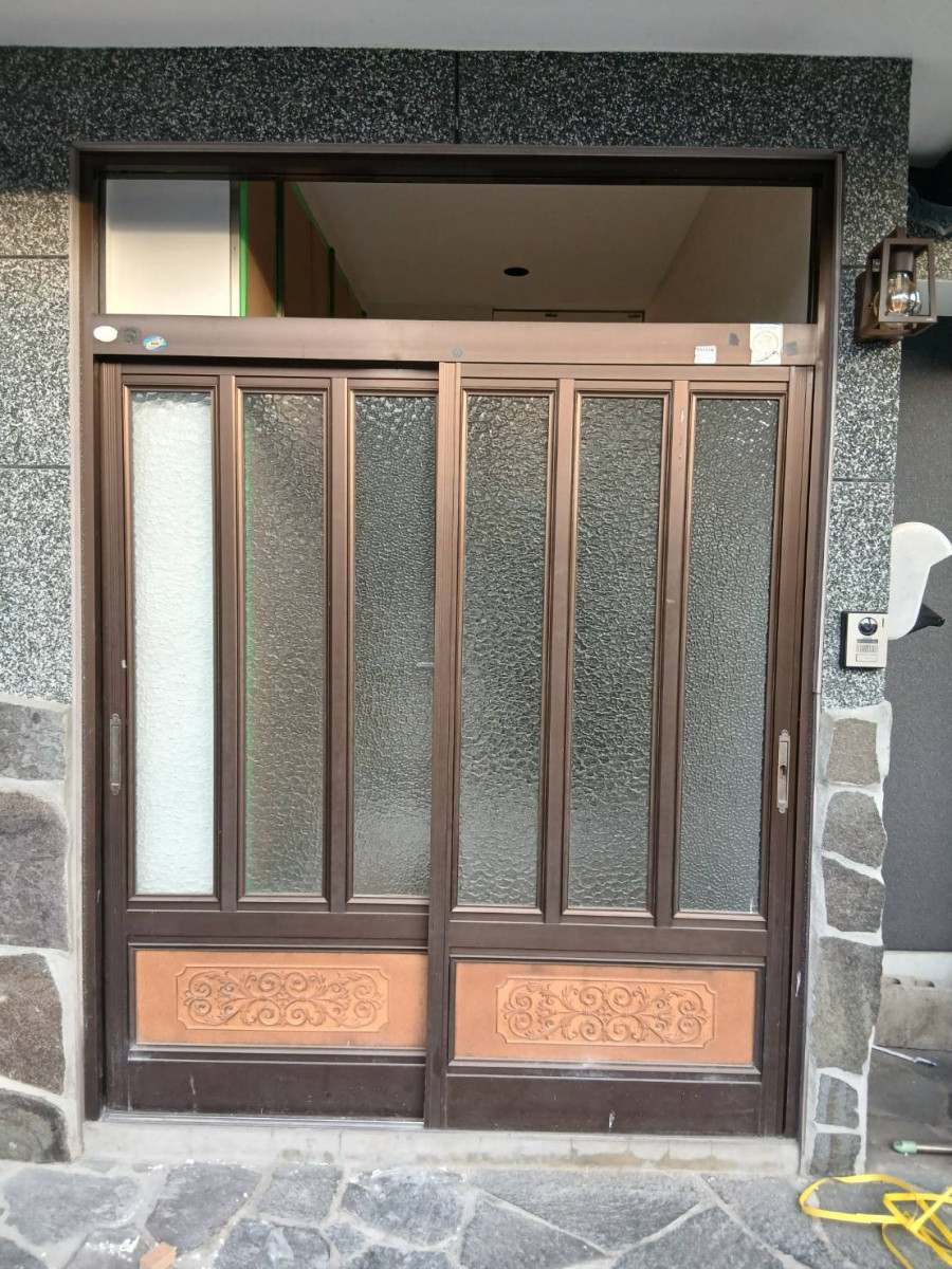 米田トーヨー住器の【リシェント玄関引戸】リシェント玄関引戸で快適な玄関へ一新！の施工前の写真1