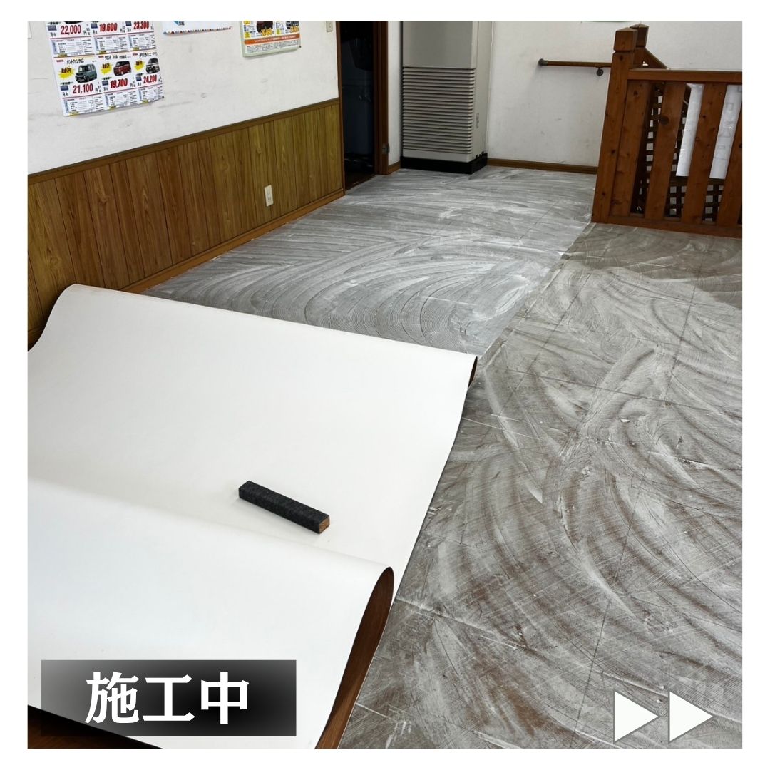 小島サッシトーヨー住器の店舗の掃除が劇的に楽になる！某車屋様の床貼り替えリフォーム事例！の施工事例詳細写真3