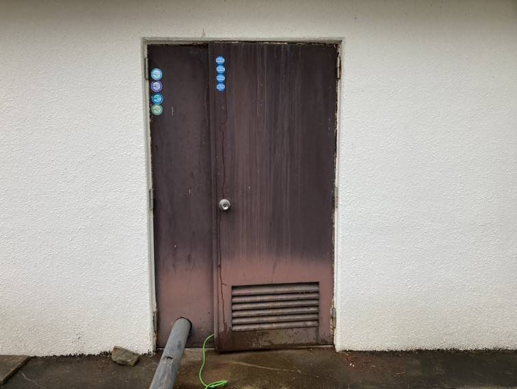 小島サッシトーヨー住器の稲敷郡M様　クリエラ親子ドア取付工事を行いました。の施工前の写真1