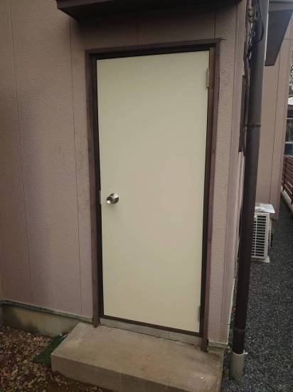 小島サッシトーヨー住器の柏市　Ｆ様邸　勝手口のドアを新しくしました！施工事例写真1