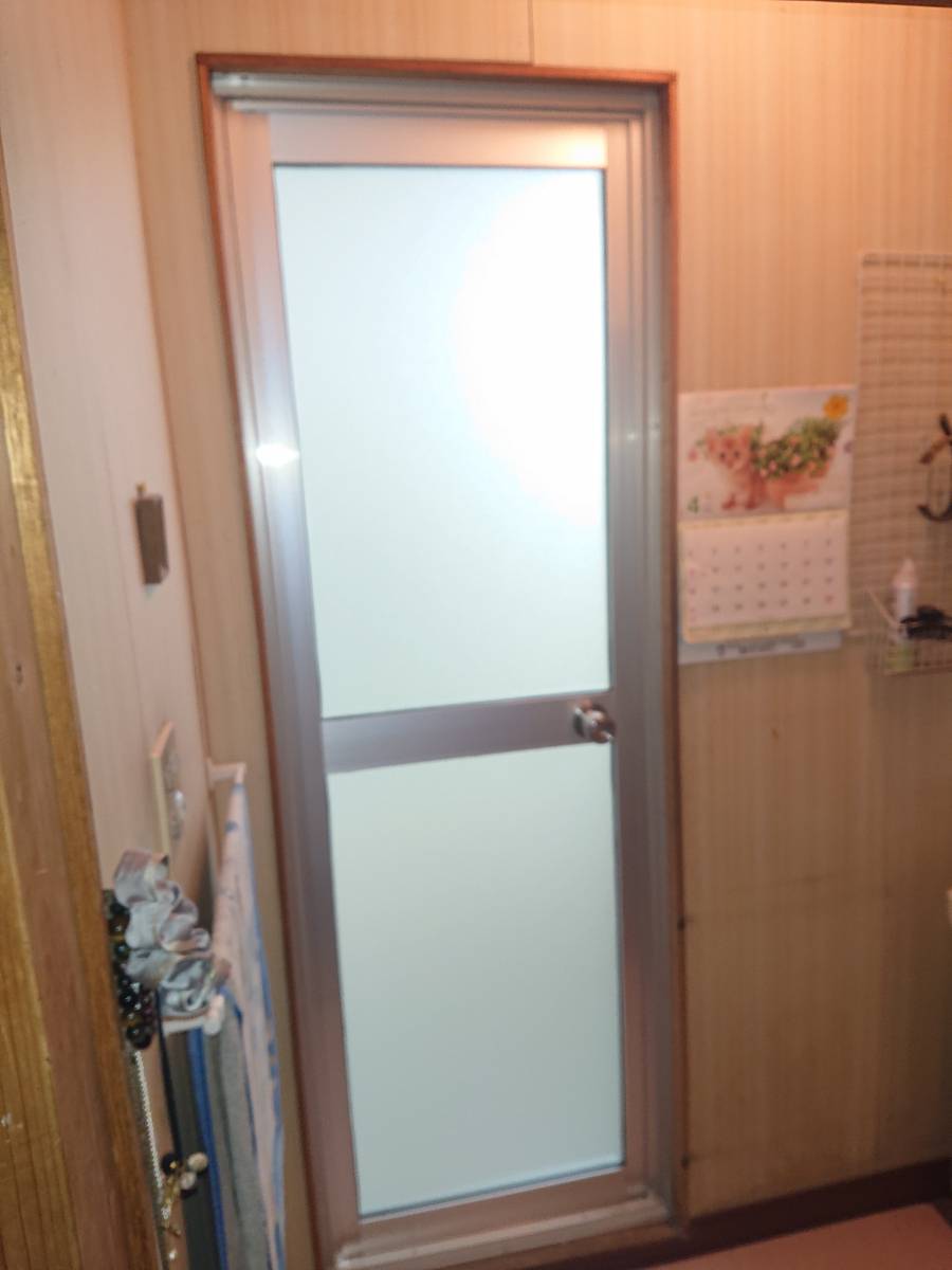 小島サッシトーヨー住器のお風呂のドア交換リフォーム工事を行いました！の施工後の写真1