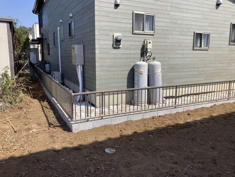 小島サッシトーヨー住器のつくば市 H様邸 新規フェンス工事の施工後の写真1