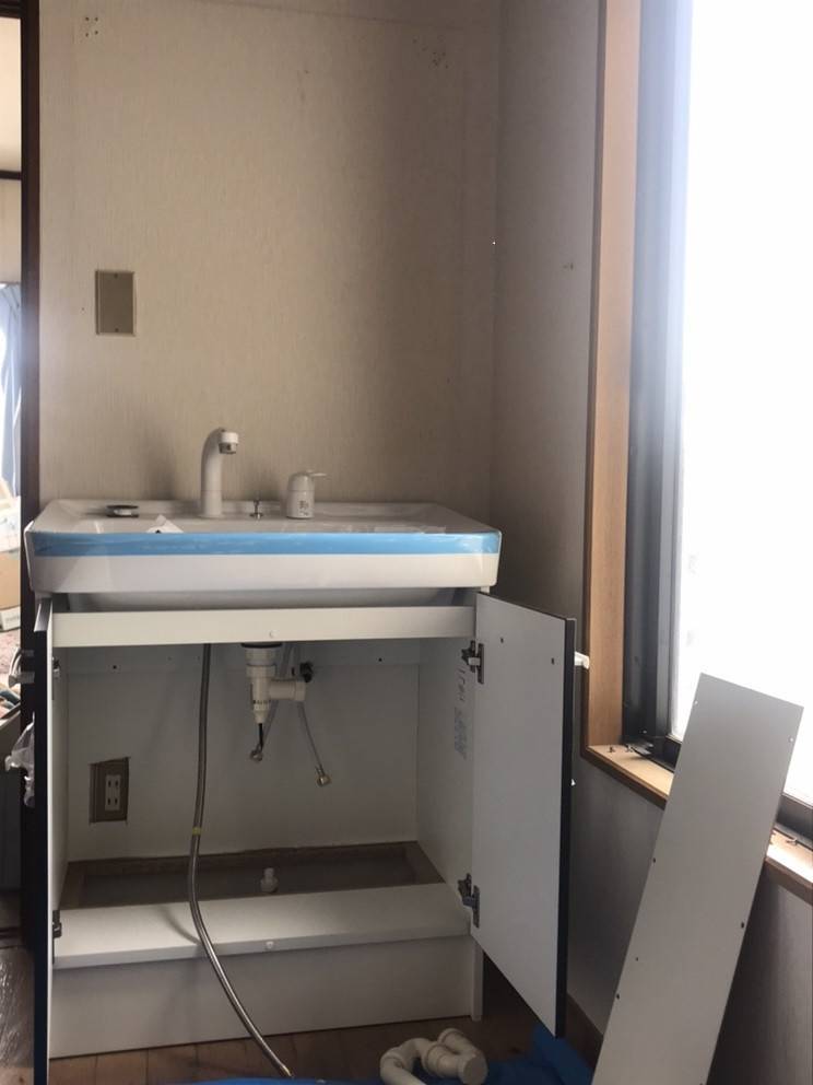 小島サッシトーヨー住器の洗面化粧台リフォーム工事を行いました！の施工前の写真2