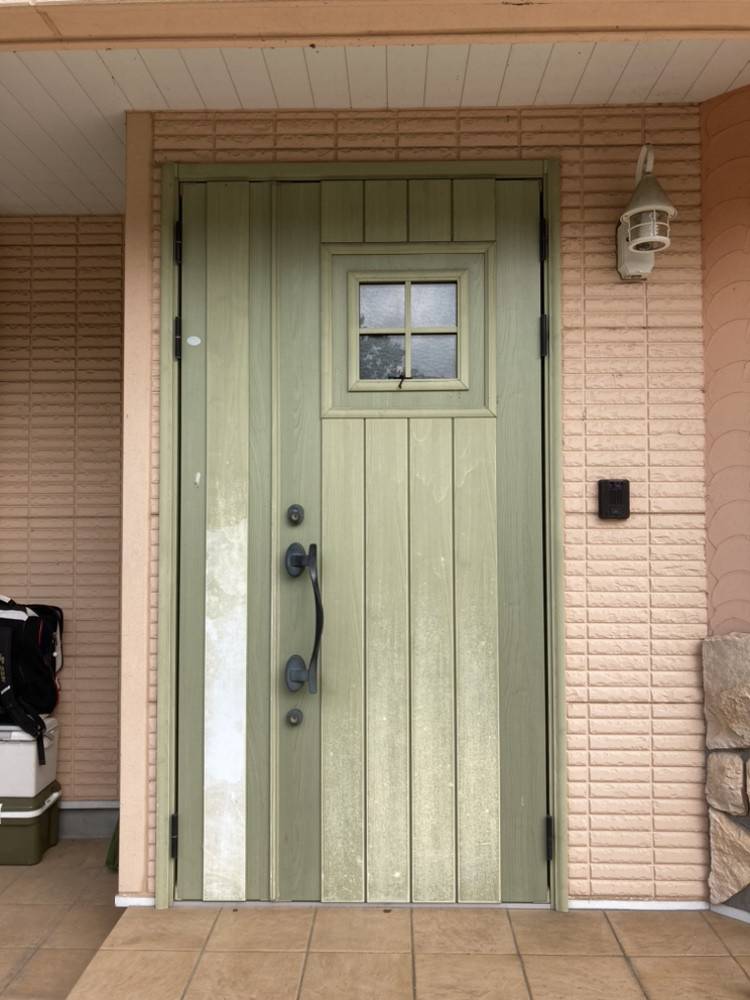 小島サッシトーヨー住器の玄関は1日で新しくなります！の施工前の写真1