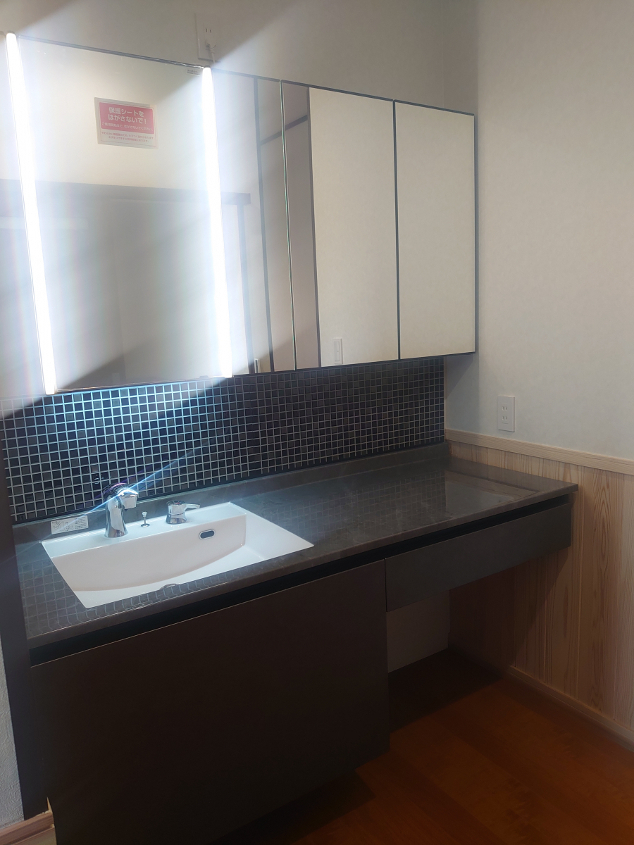 小島サッシトーヨー住器の✨まるでホテルのような洗面化粧台✨LIXILルミシスを設置致しました！の施工後の写真1