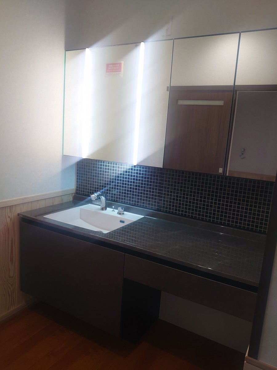 小島サッシトーヨー住器の✨まるでホテルのような洗面化粧台✨LIXILルミシスを設置致しました！の施工後の写真2